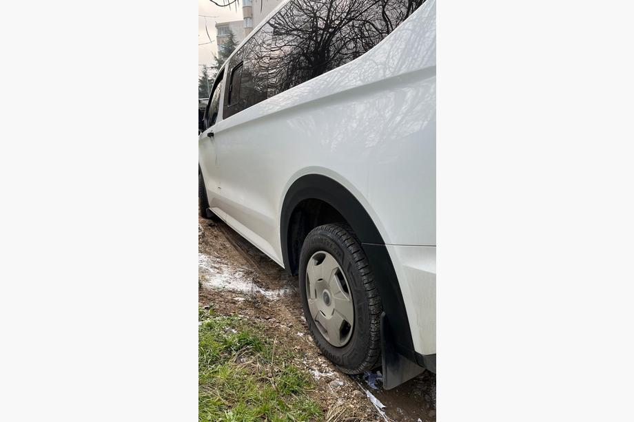 Ford Custom 2023– Široké lemy blatníkov (4 ks, čierne) Image