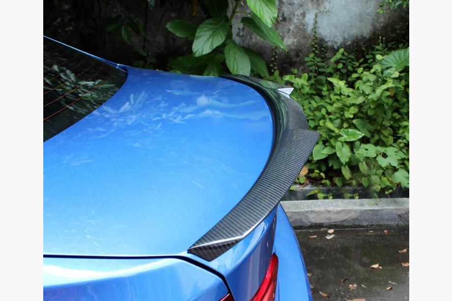 BMW rad 3 F30/F31 2012–2019 Spojler M4-Style V2 (pre F30/F80, karbón) Fotografia 2