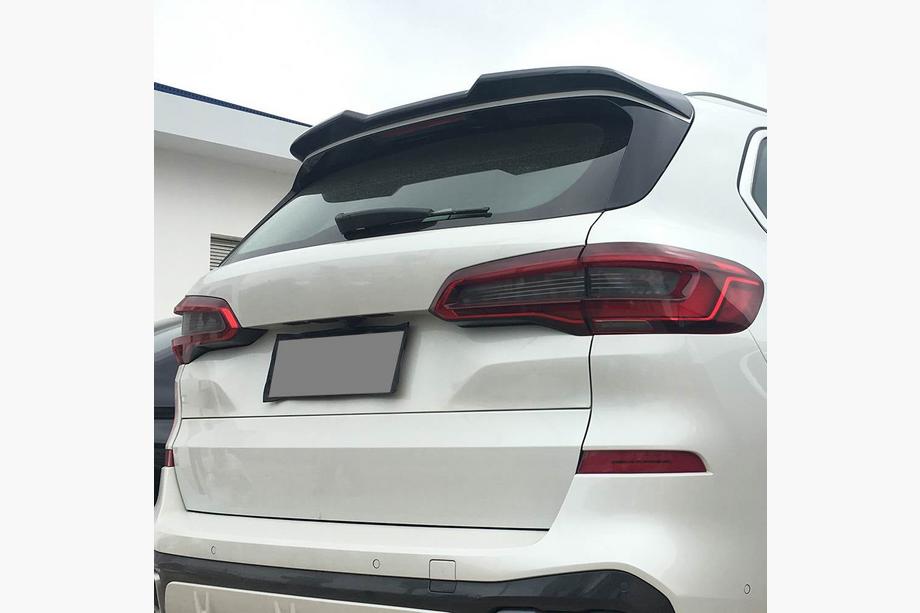 BMW X5 G05 2019–2026 Spojler zadného skla V1 (prírodný karbón) Image