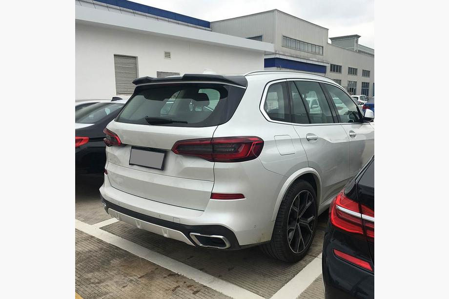 BMW X5 G05 2019–2026 Spojler zadného okna V2 (lesklá čierna) Image
