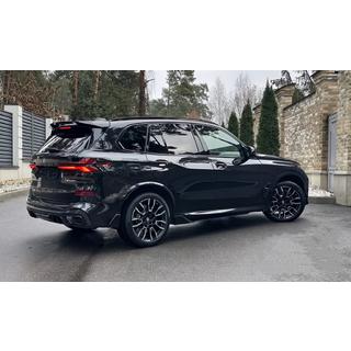 Prahové nástavce V3 (Lesklá čierna) BMW X5 G05 2019–2026 fotografia 2