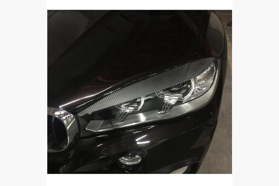 BMW X6 F16 2014–2019 Mračítka na svetlá suchý karbón V2 Fotografia 4