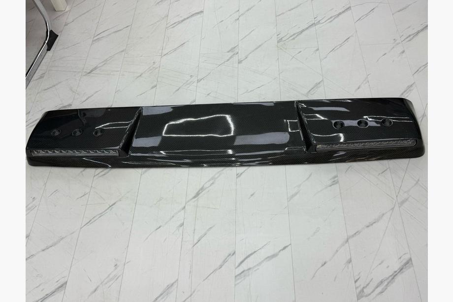Mercedes G-Class W463 2018–2024 Deflektor zadného okna BRB dizajn (Carbon) Image