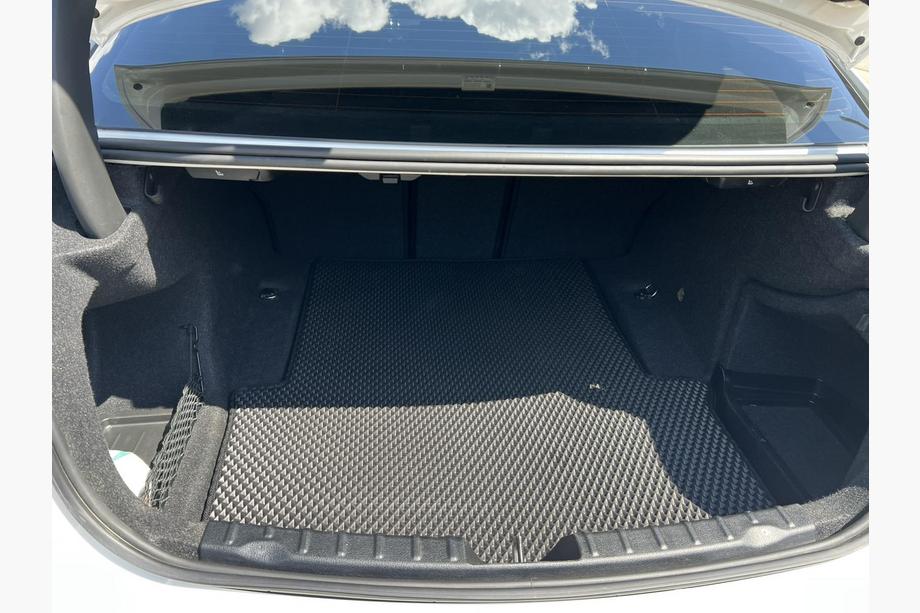 BMW rad 3 F30/F31 2012–2019 Rohož do kufra pre F30, pohon všetkých kolies, čierna Image