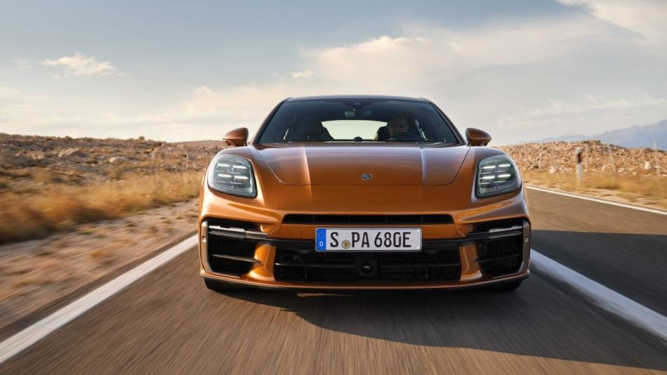 Porsche Panamera Turbo 2024: test hybridného liftbacku