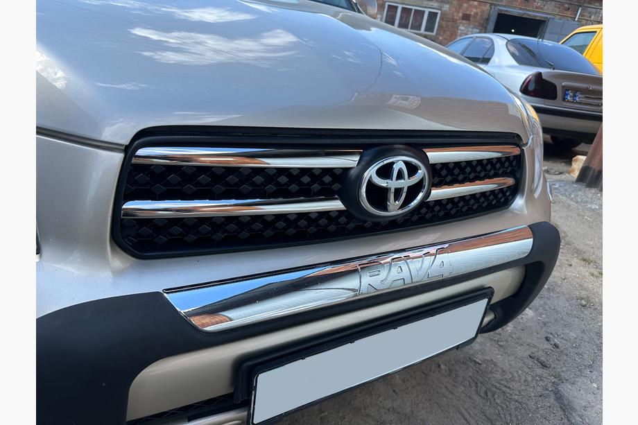 Toyota Rav 4 2006–2013 Chrómové lišty na mriežku 2006-2010 (4 ks, nerez) Image