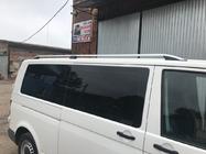 Volkswagen T5 2010–2015 Strešné lyžiny CROWN (matná sivá) fotografia 13