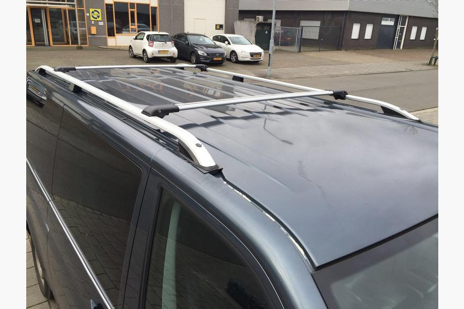 Volkswagen T5 2010–2015 Strešné lyžiny CROWN (matná sivá) Dlhý rázvor Fotografia 10