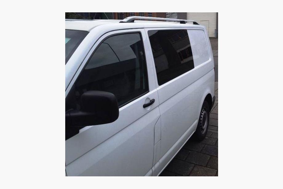 Volkswagen T5 2010–2015 Strešné lyžiny CROWN (matná sivá) Dlhý rázvor Fotografia 12