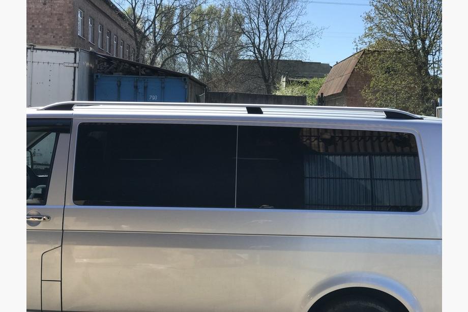 Volkswagen T5 Transporter 2003–2010 Strešné lyžiny CROWN (matná sivá) Krátky rázvor Fotografia 7