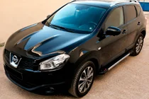 Nissan Qashqai 2007–2010 Bočné nášľapy RedLine V1 (2 ks, hliník) fotografia 1