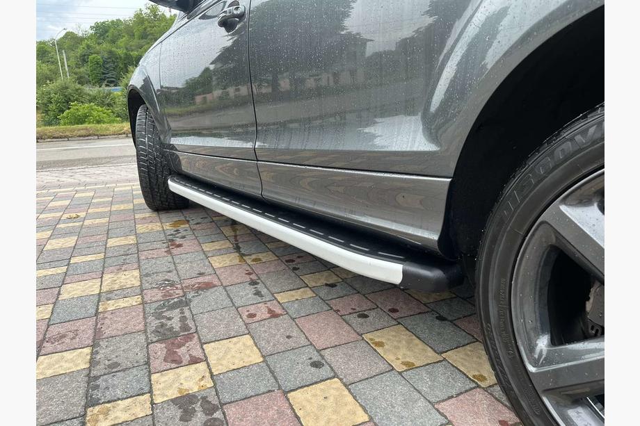 Audi Q7 2005–2015 Bočné prahy Fullmond (2 ks, hliník) Image