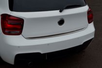 BMW 1. séria F20/F21 2011–2019 Nerezová lišta hrany kufra fotografia 8