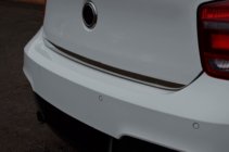BMW 1. séria F20/F21 2011–2019 Nerezová lišta hrany kufra fotografia 7