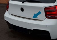 BMW 1. séria F20/F21 2011–2019 Nerezová lišta hrany kufra fotografia 3