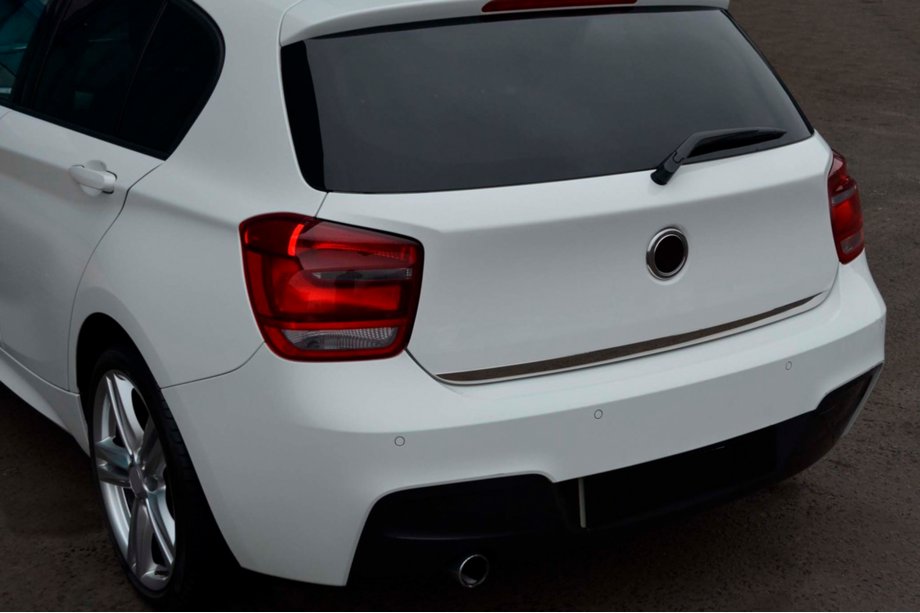 BMW 1. séria F20/F21 2011–2019 Nerezová lišta hrany kufra Image