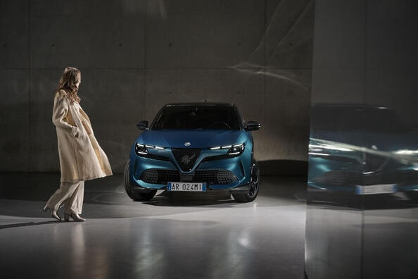 Alfa Romeo Junior Hybrid: test crossoveru