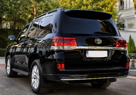 Toyota Land Cruiser 200 2007–2021 Zadná lišta difúzora s chrómom 2016-2021 (Executive 2019/2021) Čierna farba fotografia 3