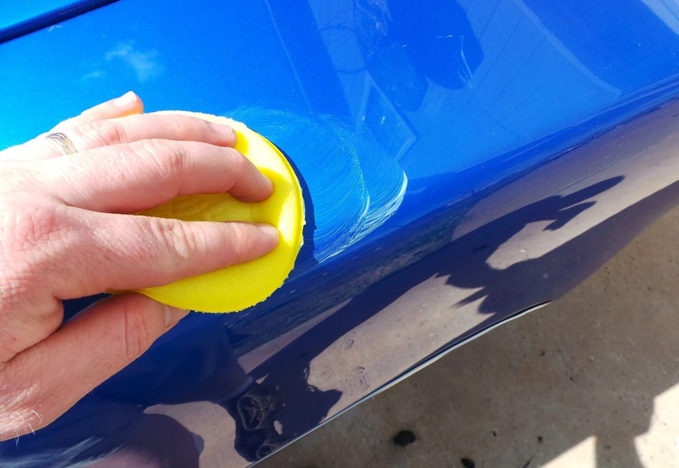 Dá sa naniesť bežný vosk na mokré auto?
