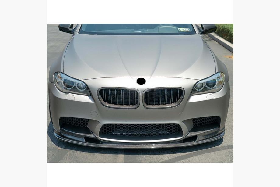 BMW 5. rad F10/F11 2010–2016 Predný lip DPT V2 (pre M5, čierna vysoký lesk) Fotografia 2