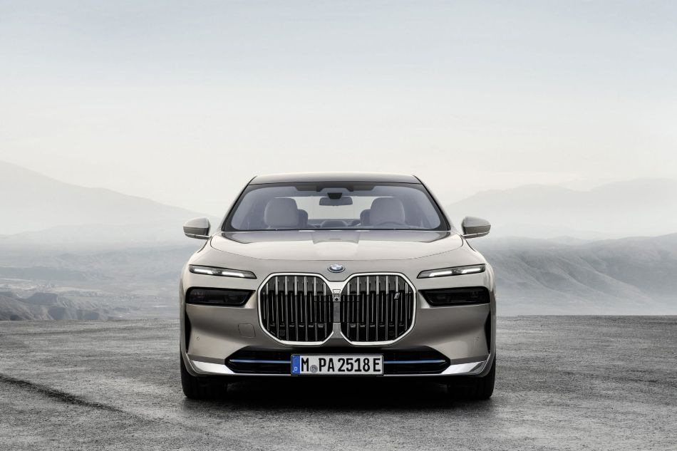 BMW i7: prehľad vlajkovej elektrickej limuzíny