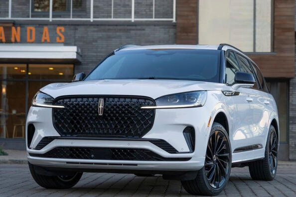 Modernizovaný Lincoln Aviator: prehľad parametrov, výbav a dizajnu