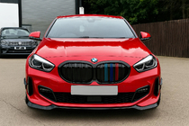 BMW 1. séria F40 2019–2024 M-Look obličkové mriežky (M-Color) fotografia 1