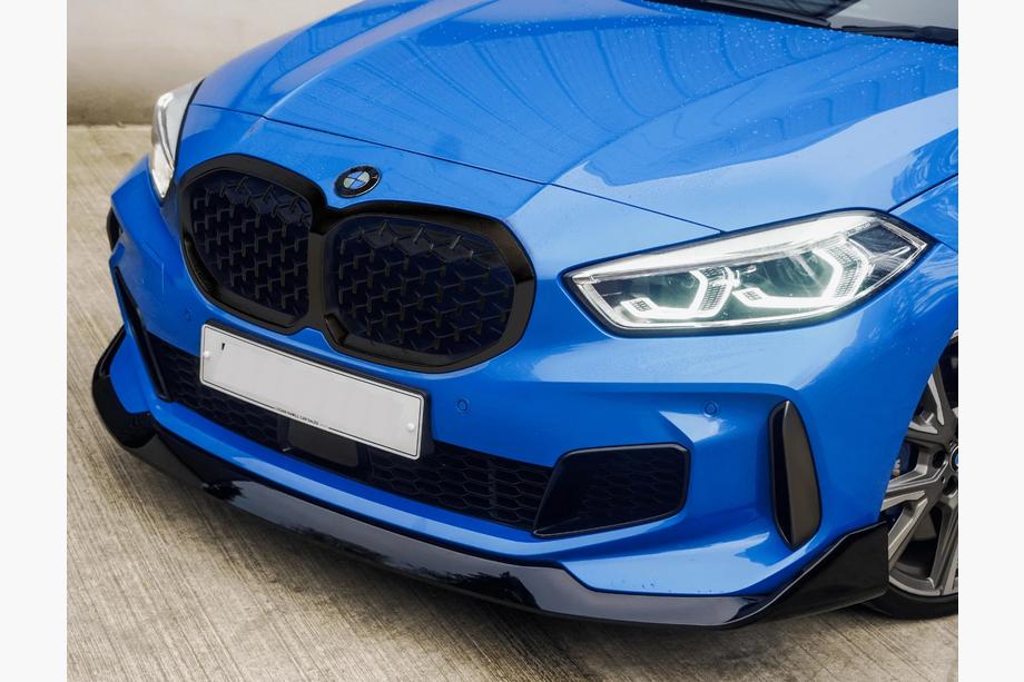 BMW 1. séria F40 2019–2024 Ľadvinková mriežka Diamond Black (1 ks) Image