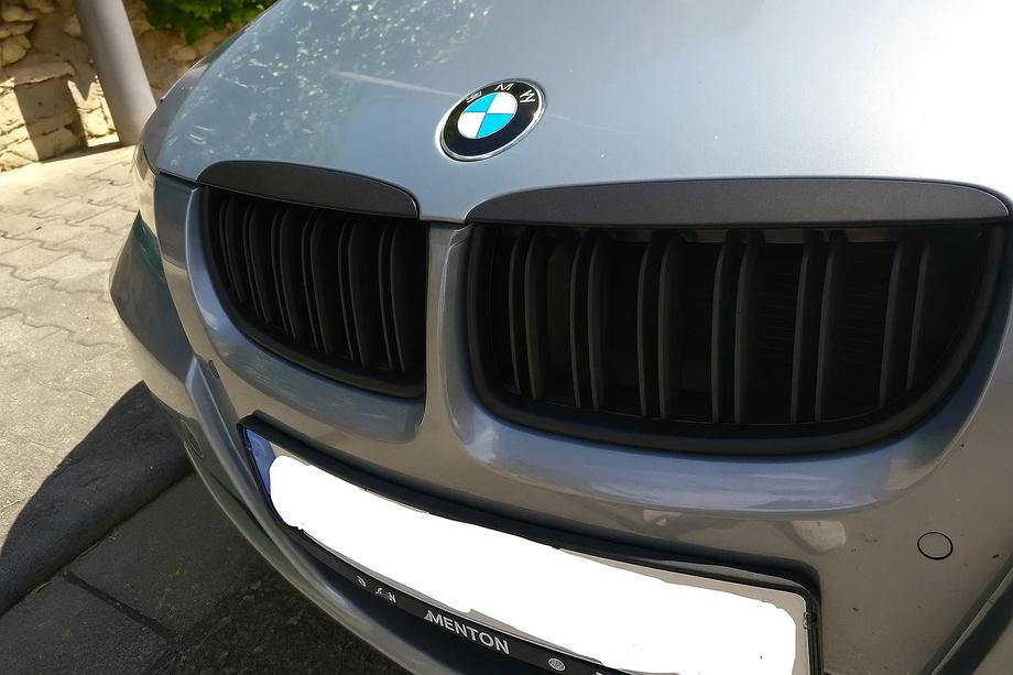 BMW 3 rad E90/E91 2005–2011 Ľadvinky M-Look (pre E-90/91 2005-2008, matná čierna) Image