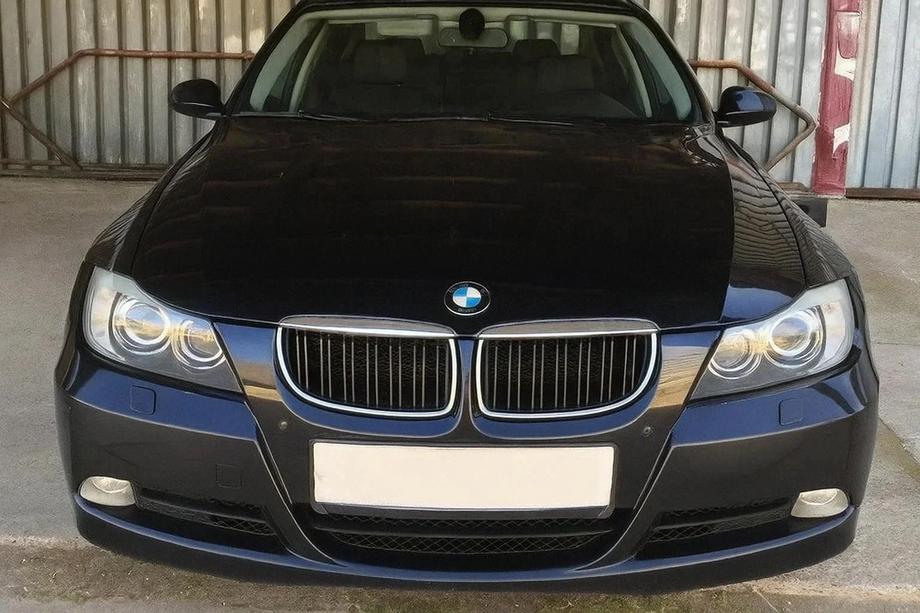 BMW 3 rad E90/E91 2005–2011 M-Look obličkové mriežky (pre E-90/91 2005-2008, čierny lesk s chrómovým rámikom) Fotografia 1