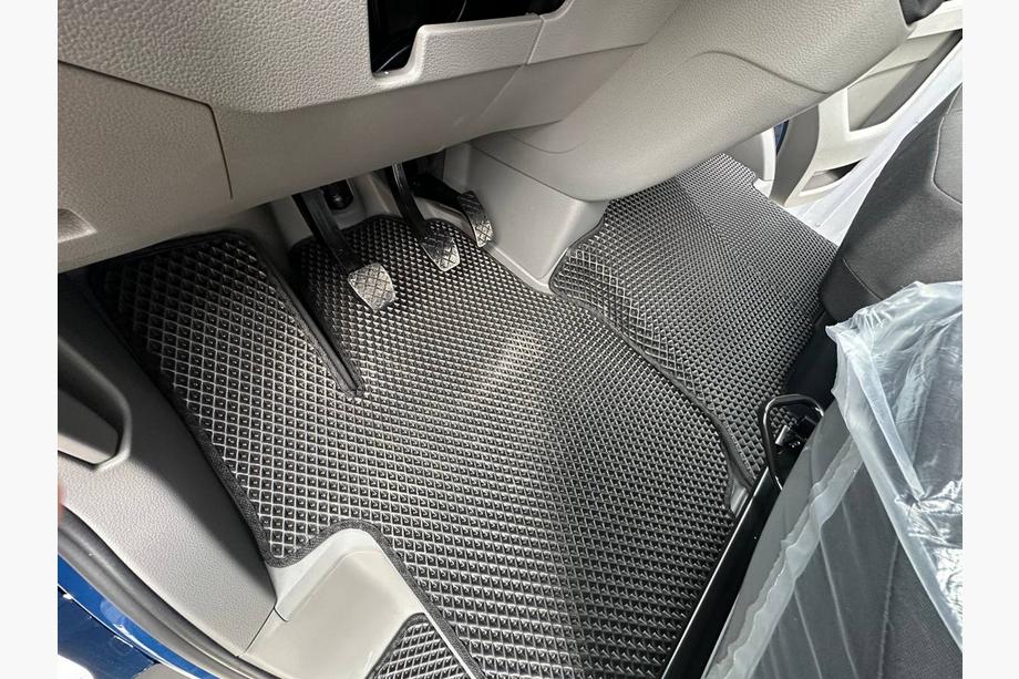Volkswagen Crafter 2016– Podlahové rohože 2024+ (3 ks, EVA, čierne) Image