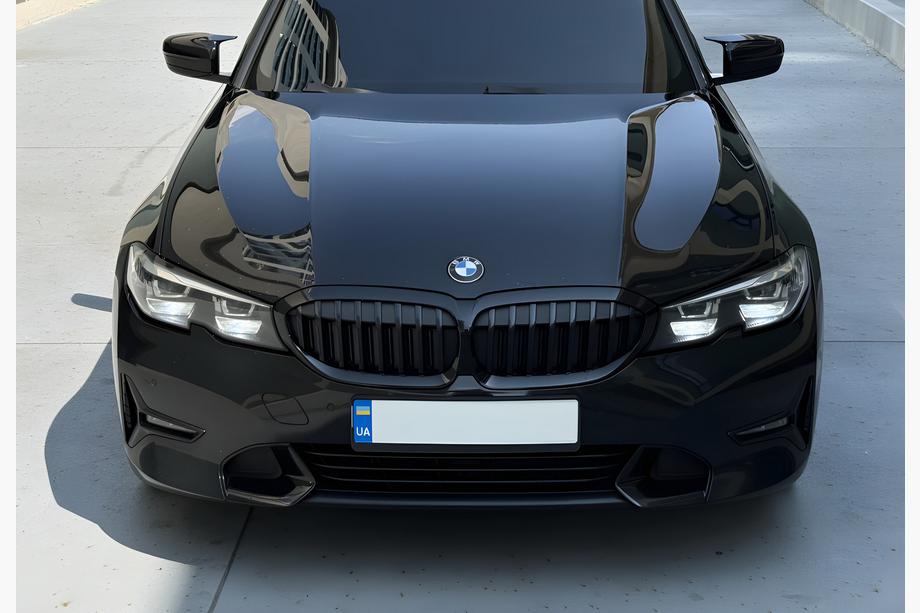 BMW 3. rad G20/G21 2018– Obličkové mriežky 1 Bar (2018-2022, lesklá čierna) Image