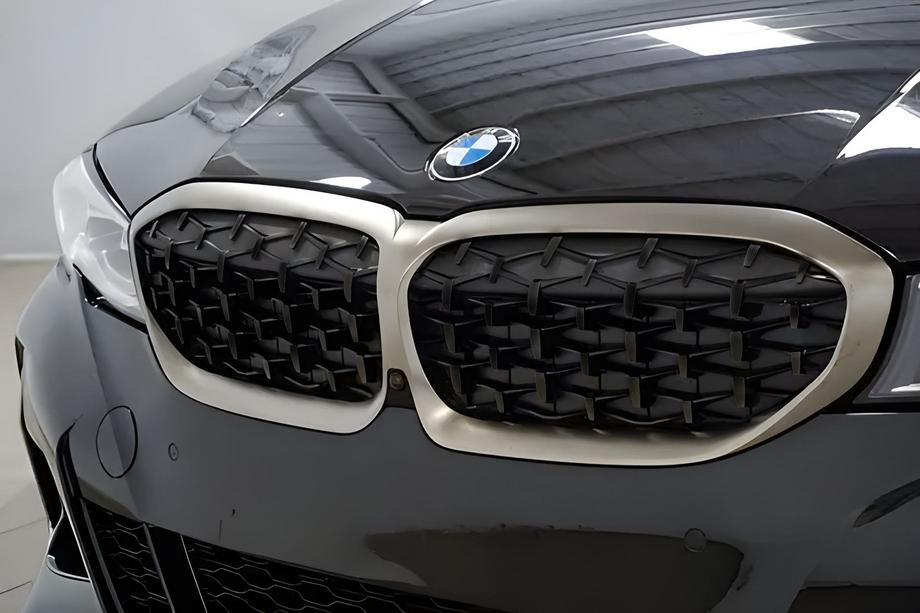BMW 3. rad G20/G21 2018– Ľadvinky Diamond Black (2018-2022, chrómové lemovanie) Image