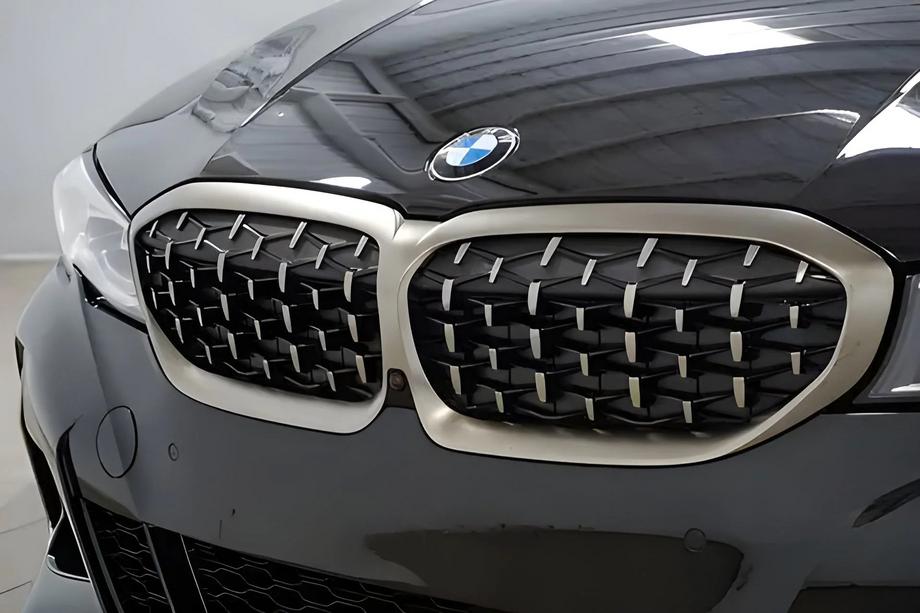 BMW 3. rad G20/G21 2018– Obličkové mriežky Diamond Silver (2018-2022, matný chrómový rámik) Fotografia 3