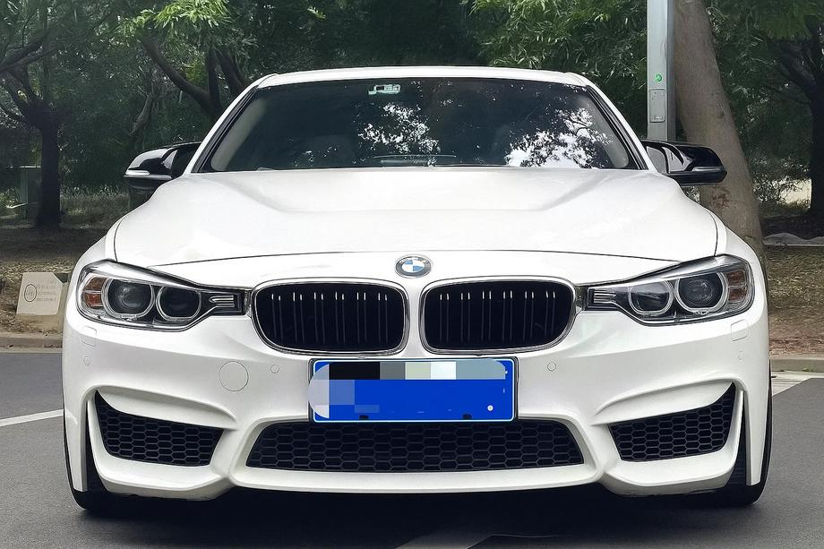 BMW 4 séria F32/F33/F36 2012–2020 M-Look obličkové mriežky (čierny lesk s chrómovým lemom) Image