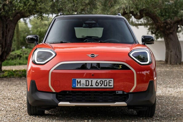 Test elektrického crossovera MINI Aceman