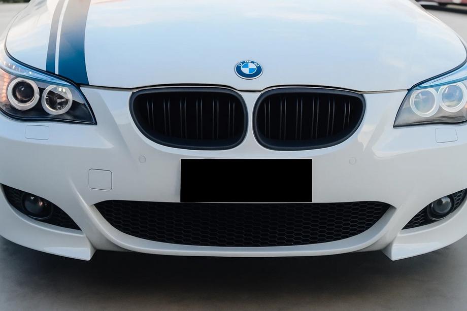 BMW 5. rad E60/E61 2003–2010 M-Look ľadvinky (matná čierna) Image