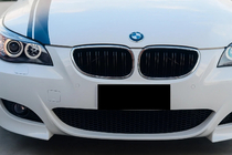 BMW 5. rad E60/E61 2003–2010 M-Look obličkové mriežky (čierny lesk s chrómovým lemom) fotografia 1