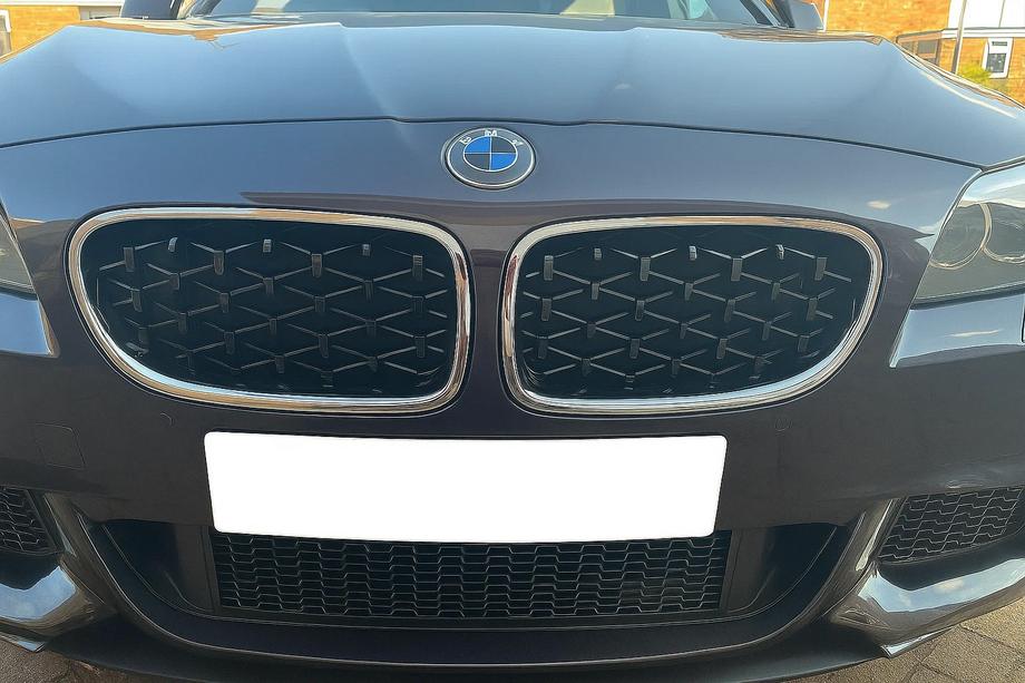 BMW 5. rad F10/F11 2010–2016 Obličkové mriežky Diamond Black (chrómové lemovanie) Image