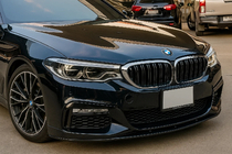 BMW 5. rad G30/G31 2017–2023 Obličkové mriežky M-Look (2017-2020, čierny lesk s chrómovým lemovaním) fotografia 1