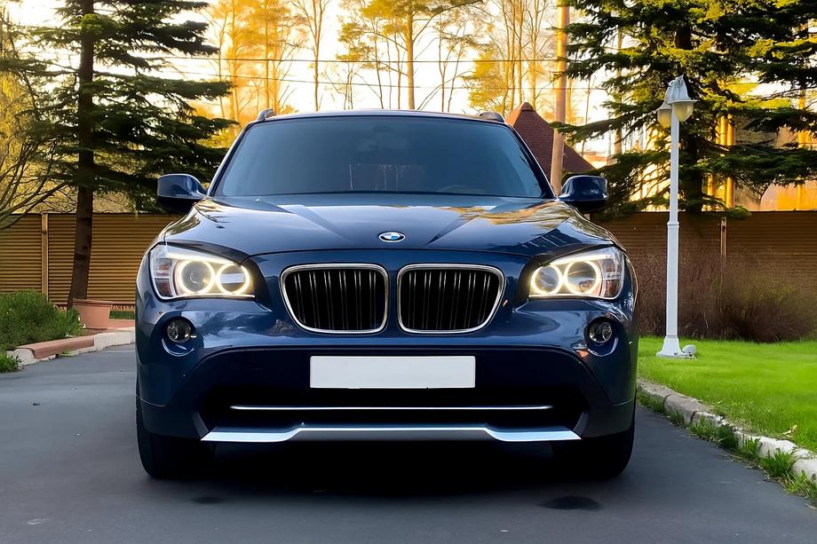 BMW X1 E84 2009–2015 M-Look obličkové mriežky (čierny lesk s chrómovým lemom) Fotografia 1