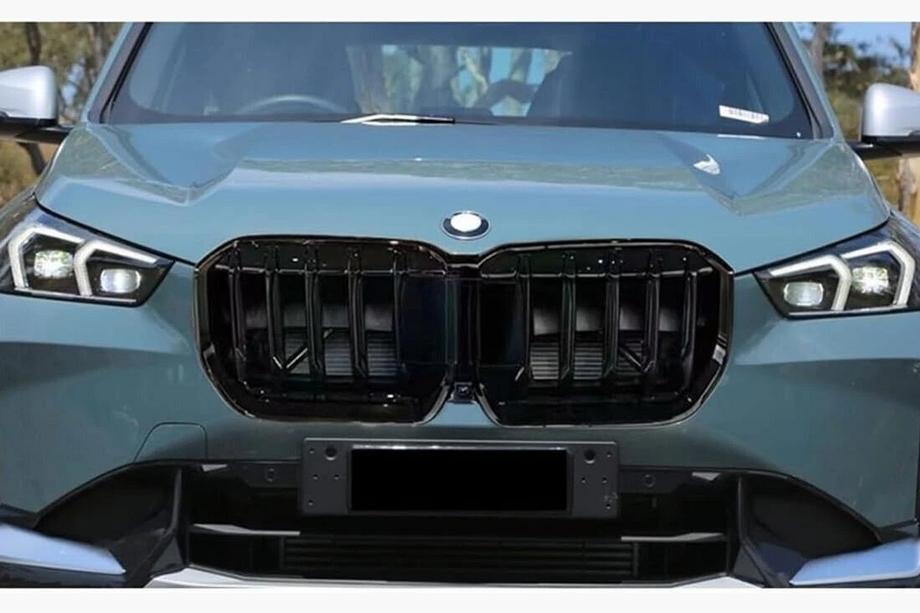 BMW X1/iX1 (U11) 2022– Obličkové mriežky 1 Bar (matná čierna) Image