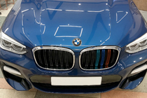 BMW X4 G02 2018– Obličkové mriežky M-Look (2018-2021, M-Color s chrómovým lemovaním) fotografia 1