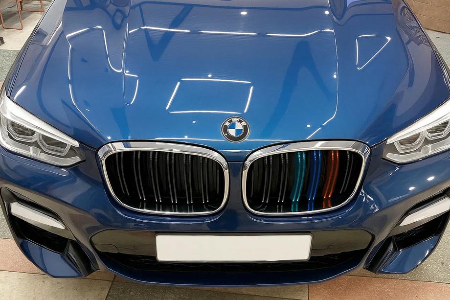 BMW X4 G02 2018– Obličkové mriežky M-Look (2018-2021, M-Color s chrómovým lemovaním) Image