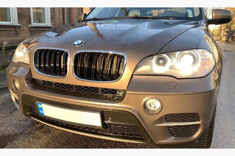BMW X5 E70 2007–2013 M-Look obličkové mriežky (čierny lesk s chrómovým lemom) Image