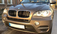 BMW X6 E71 2008–2014 M-Look obličkové mriežky (čierny lesk s chrómovým lemom) fotografia 4