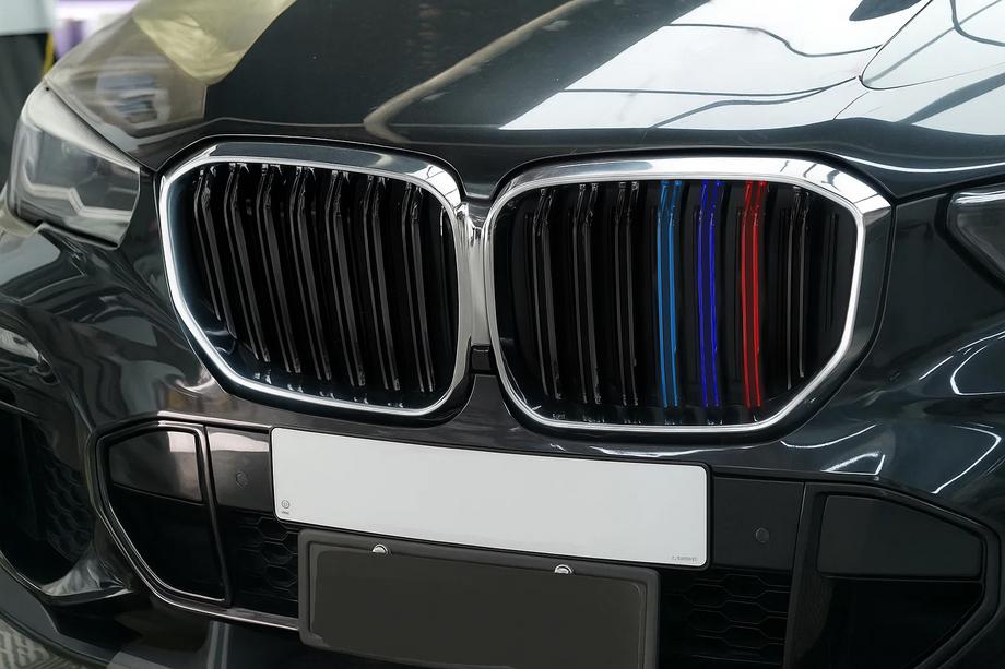 BMW X5 G05 2019–2026 Ľadvinky M-Look (2019-2022, M-Color s chrómovým rámikom) Image