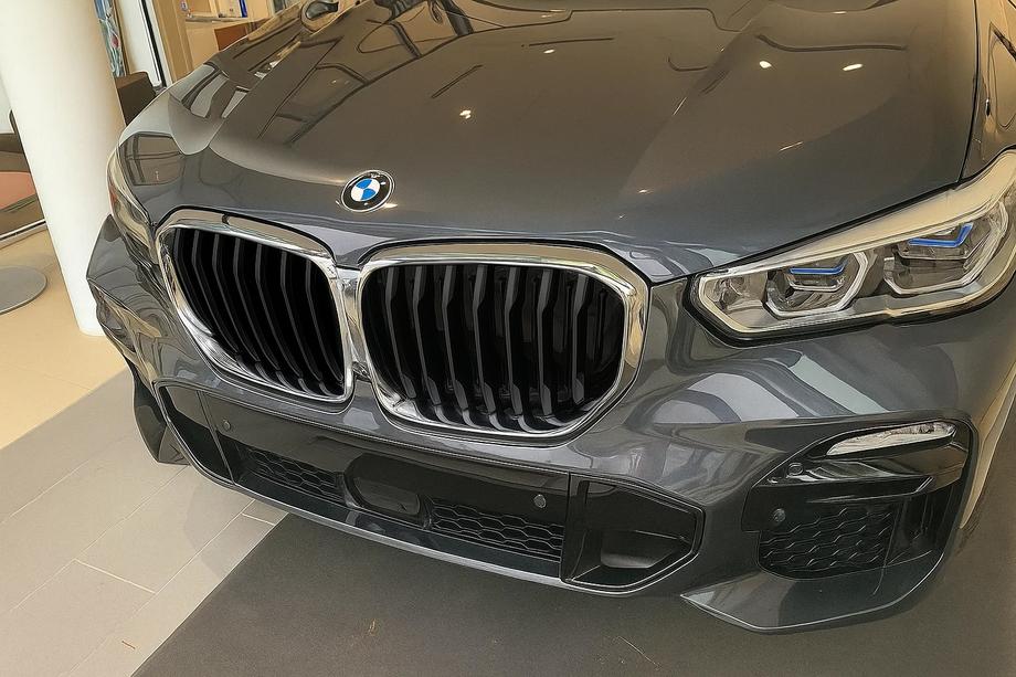 BMW X5 G05 2019–2026 Obličkové mriežky 1 Bar (2019-2022, čierny lesk s chrómovým lemovaním) Image