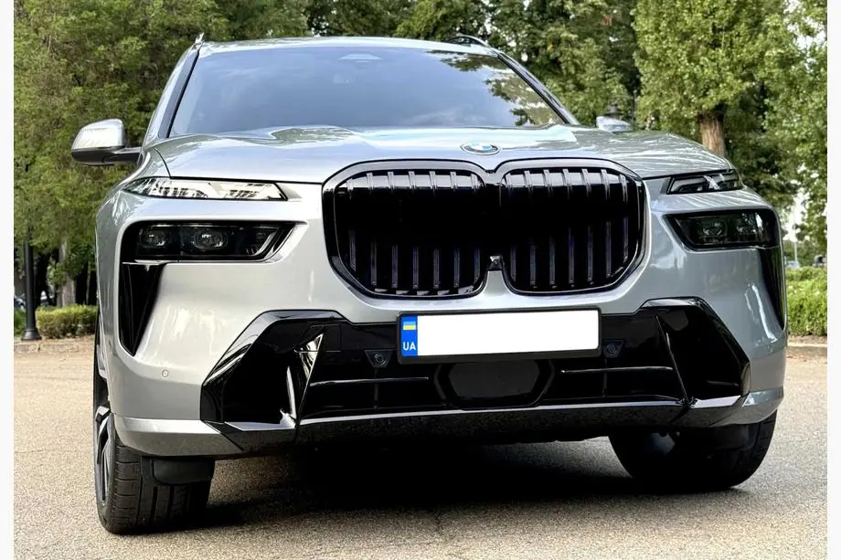 BMW X7 G07 2019– Ľadvinky 1 Bar (2023+, lesklá čierna) Image