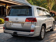Toyota Land Cruiser 200 2007–2021 Zadný difúzor – kryt bez chrómu 2016-2021 (Executive 2019/2021, pre ťažné zariadenie) Biela farba fotografia 2